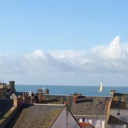 Vaste De 100m2 A 200m De La Plage Dans Le Quartier Arago